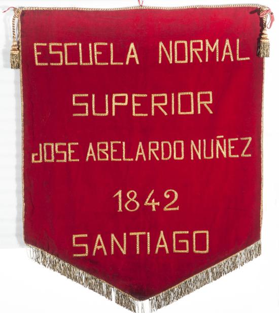 Estandarte de la Escuela Normal de Preceptores de Santiago (más tarde Escuela Normal José Abelardo Núñez), fundada en 1842.