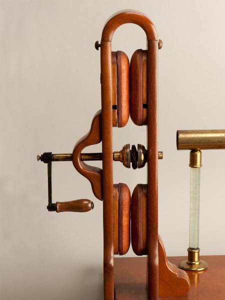 Máquina eléctrica de Ramsden (detalle) Máquina eléctrica de Ramsden (detalle)