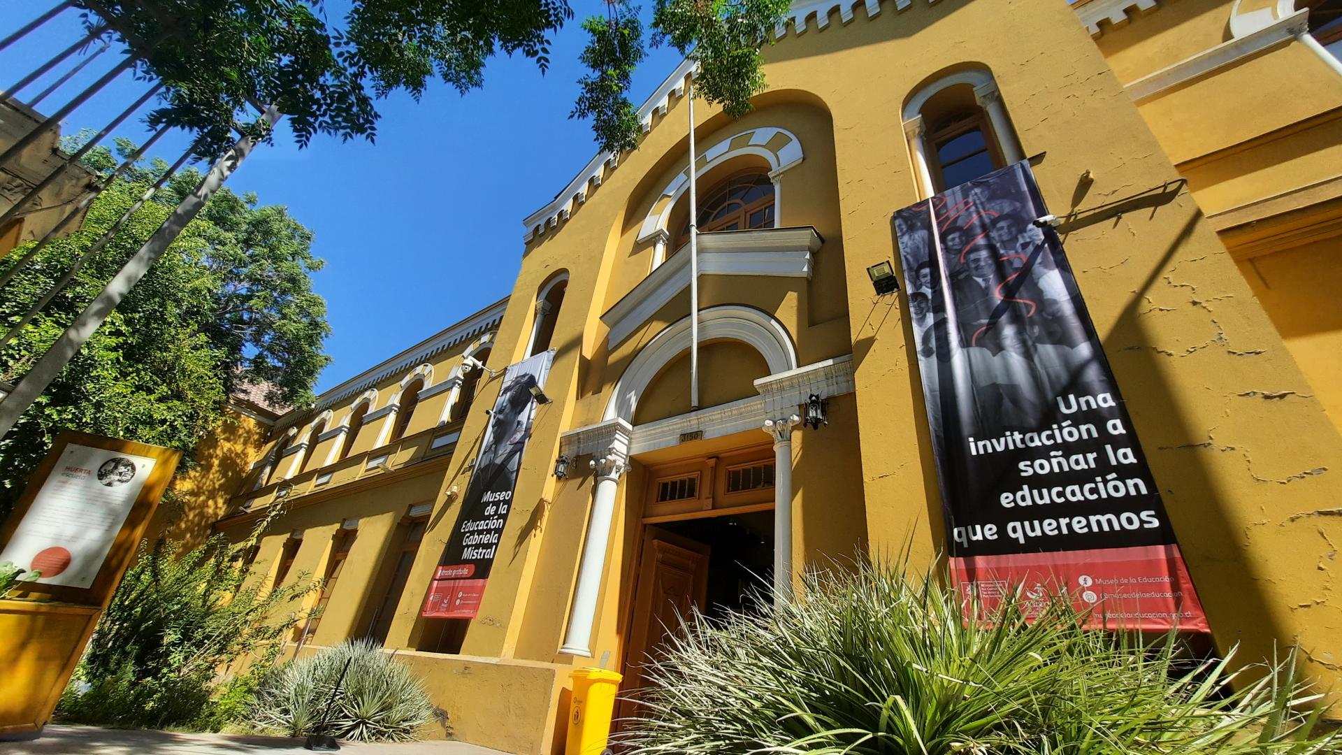 Fachada del edificio del Museo de la Educación Gabriela Mistral