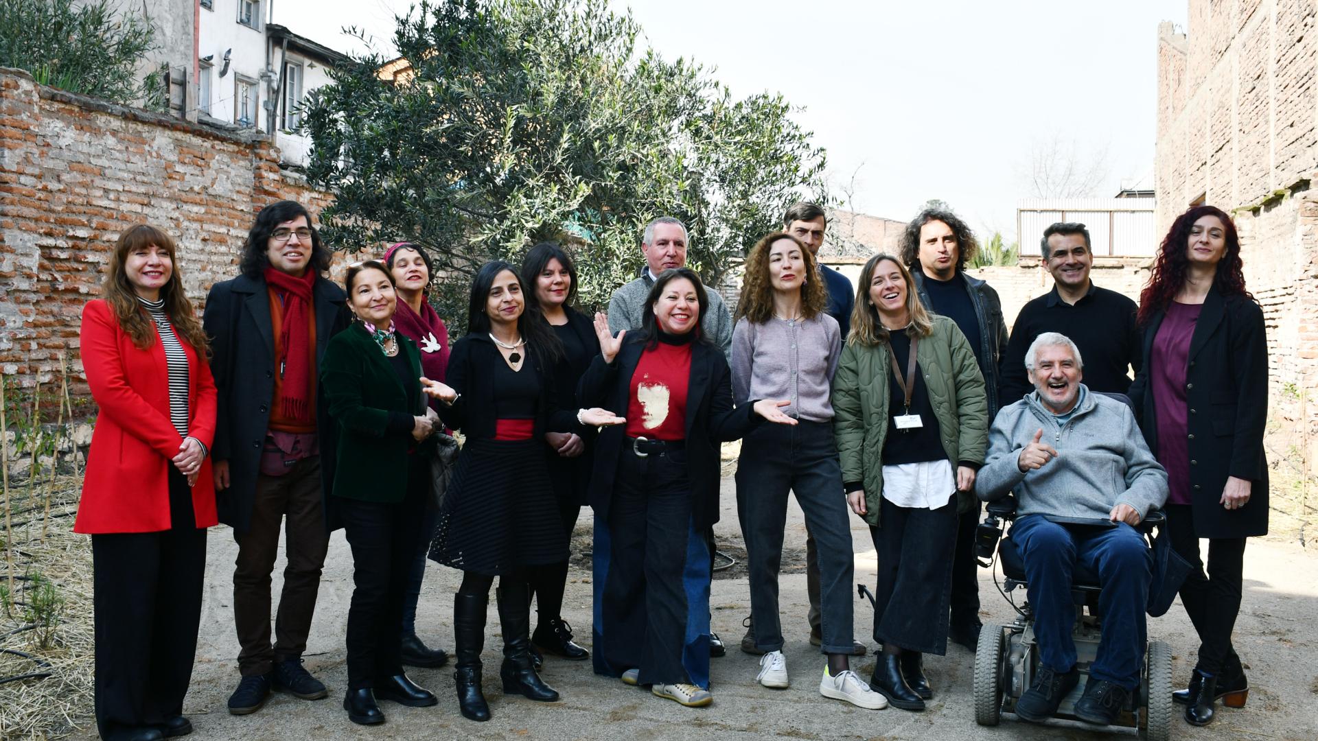 Grupo de directoras y directores de museos, reunidas en el Museo Taller, en Santiago