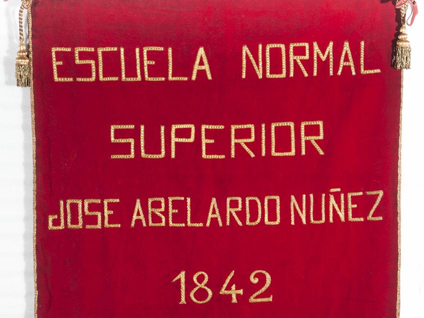 Estandarte de la Escuela Normal de Preceptores de Santiago