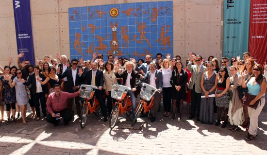 Director de la Dibam y Subsecretaria del CNCA junto a directores y representantes de los museos e instituciones que participarán en MDMN 2016.