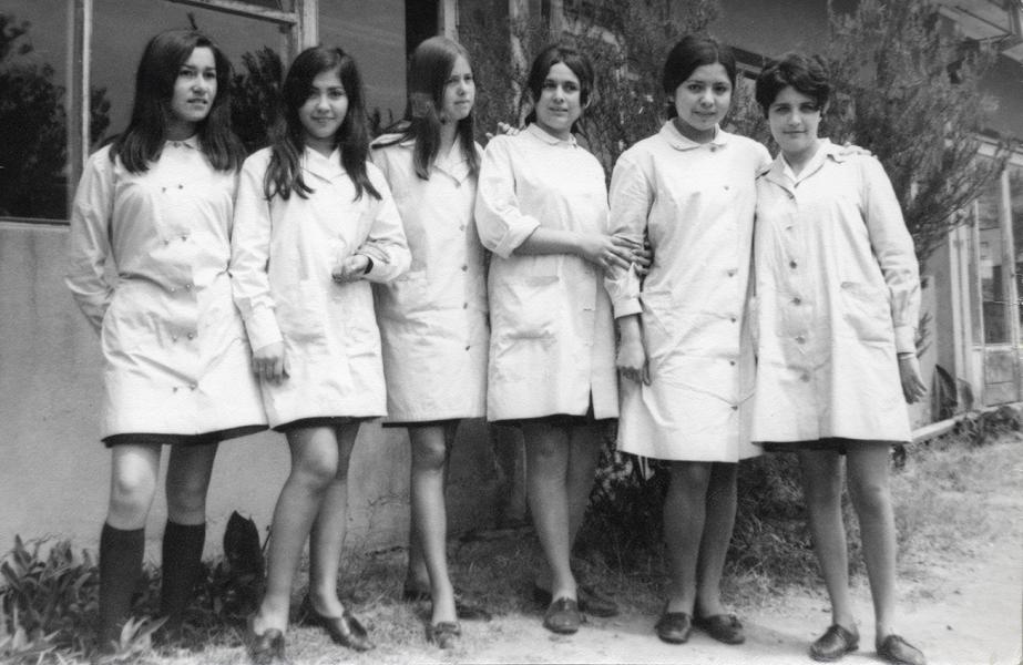 Alumnas de la Escuela Normal N° 2 de Santiago. Alumnas de la Escuela Normal N° 2 de Santiago.